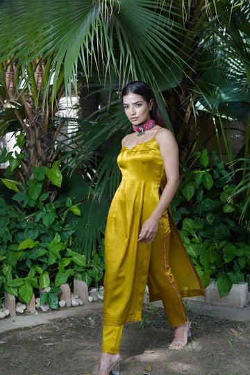 Sunheri strap suit